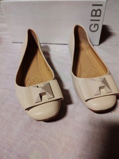 Gibi flat\doll shoes in size 7 womens but best fits in size 8