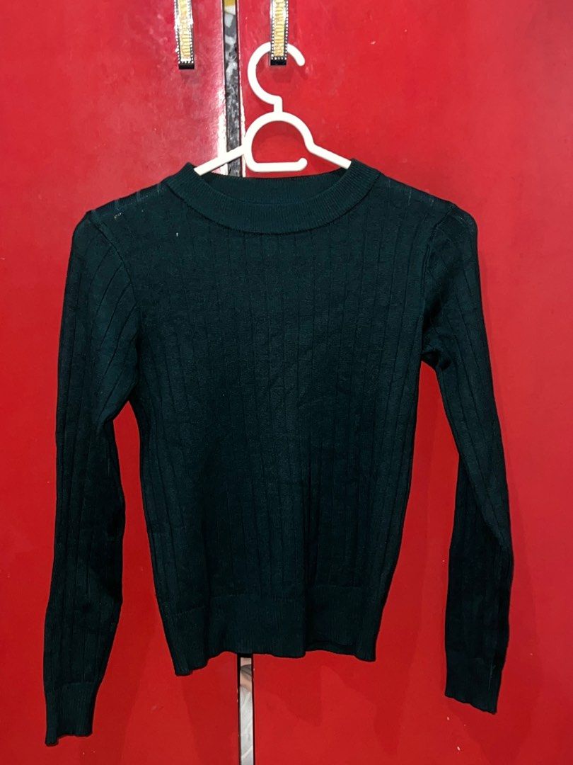 Green Knitted Top (Category: Longsleeves) located in Manila. Submitted by _glowkey (Listing ID 1305999496, Image 1). Description: fits XS-S.