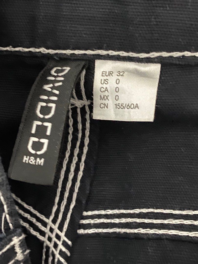 H&M HIGH WAISTED BLACK JEANS (Category: Jeans) located in Makati City. Submitted by elmdn (Listing ID 1305968785, Image 3). Description: — h&m high waisted black jeans — perfect for casual but cool looking fits ! — ₱300 which is the final price — ORIGINAL and was bought for over ₱800 — stricltly no joy reservers be a sure buyer ! — mop : gcash — mod : ggx or any preferred mod of buyer — can opt for same day delivery ! — feel free to message for m