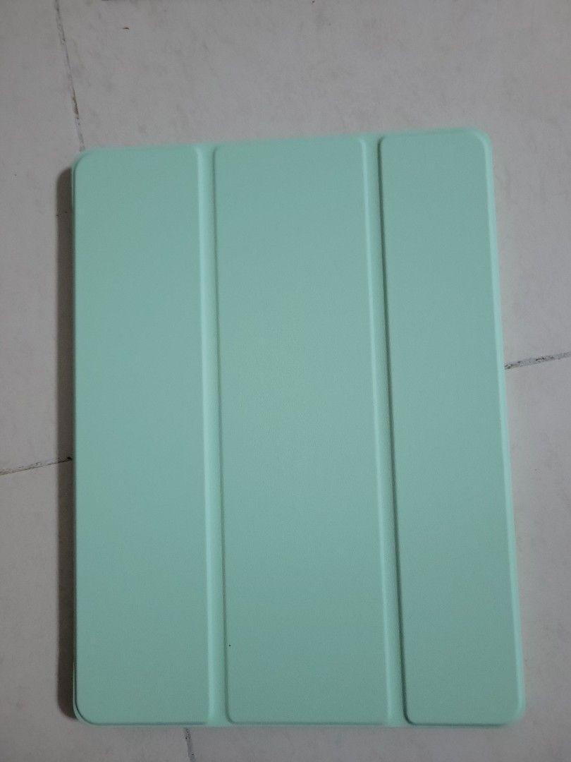 iPad Case （分類：平板電腦 - iPad）位於 Hong Kong。 由 deniselam173173 提交（商品編號 1305937354，圖片 1）。簡介： 因為賣錯型號(10.2英尺)所以冇用過 送埋mon貼。