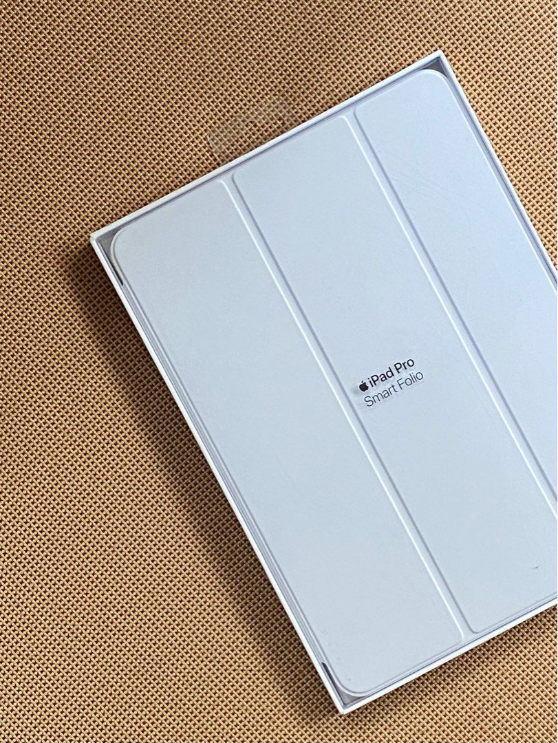 iPad Pro Smart Folio (11-inch) (Category: Cases & Sleeves) located in Makati City. Submitted by msn_gdgt (Listing ID 1305883744, Image 1). Description: 100% Original.