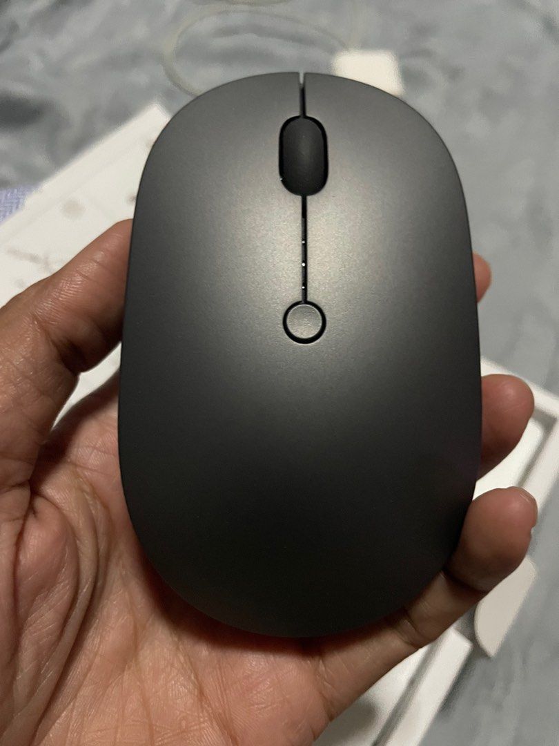 Lenovo Go USB-C wireless mouse (Category: Mouse & Mousepads) located in Angono. Submitted by gie_vicente (Listing ID 1305969844, Image 2). Description: .