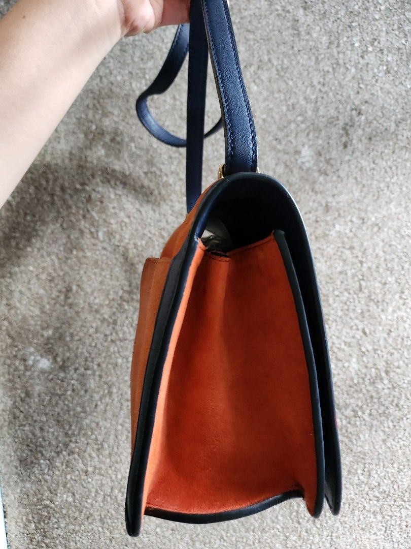 Loewe Barcelona (Category: Luxury Bags & Wallets) located in Butuan. Submitted by yangzzzverzosa (Listing ID 1305938603, Image 3). Description: minimal signs of wear in good condition med size; searchable code.