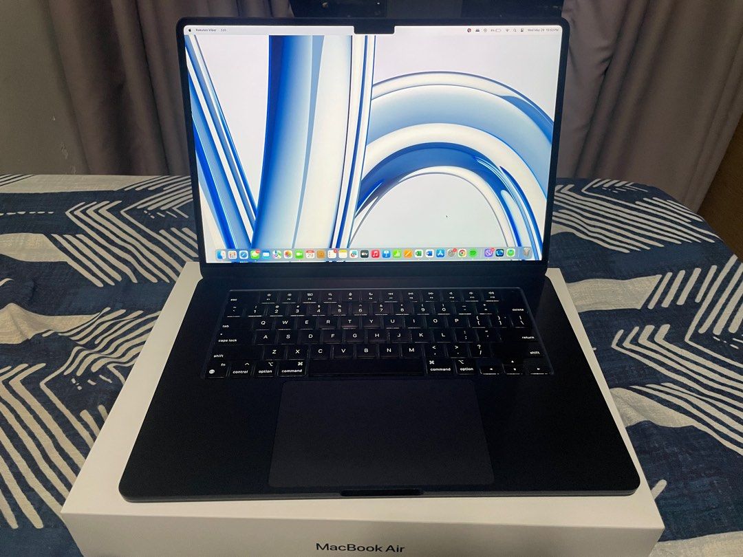 Macbook Air M2 15 256GB SSD (Category: Laptops & Notebooks) located in Makati City. Submitted by goodstuffscrubs (Listing ID 1305995349, Image 2). Description: Selling Macbook Air M2 15-inch 256GB SSD Item is only 6 months old No dents or anything, in pristine condition 100% batt health Meet-ups in Manila/Makati/BGC can be arranged Price is slightly negotiable With silicon keyboard cover RFS: will switch to Windows (this time for real lol) .