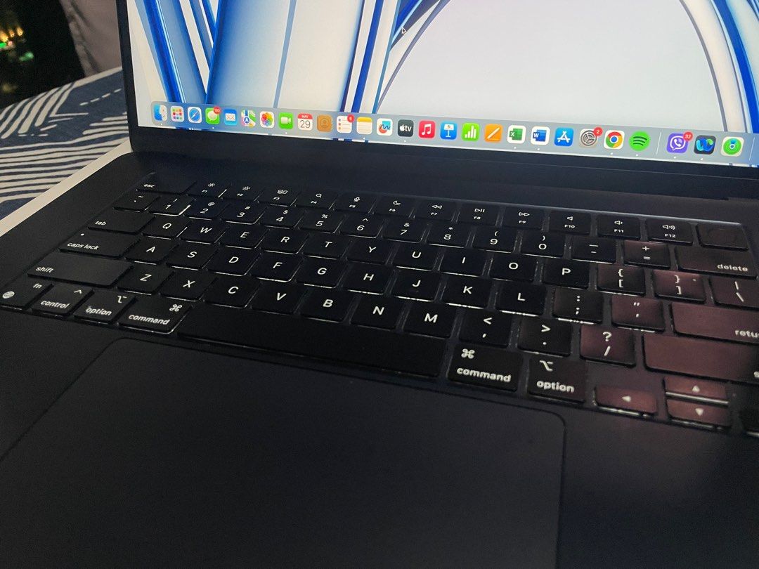 Macbook Air M2 15 256GB SSD (Category: Laptops & Notebooks) located in Makati City. Submitted by goodstuffscrubs (Listing ID 1305995349, Image 3). Description: Selling Macbook Air M2 15-inch 256GB SSD Item is only 6 months old No dents or anything, in pristine condition 100% batt health Meet-ups in Manila/Makati/BGC can be arranged Price is slightly negotiable With silicon keyboard cover RFS: will switch to Windows (this time for real lol) .