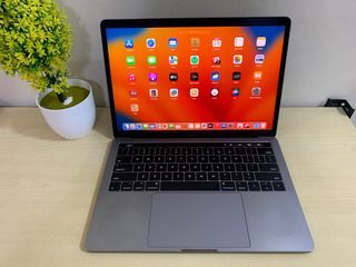 MacBook Pro 2017 13-inch Core i5 8gb Ram 512gb Storage