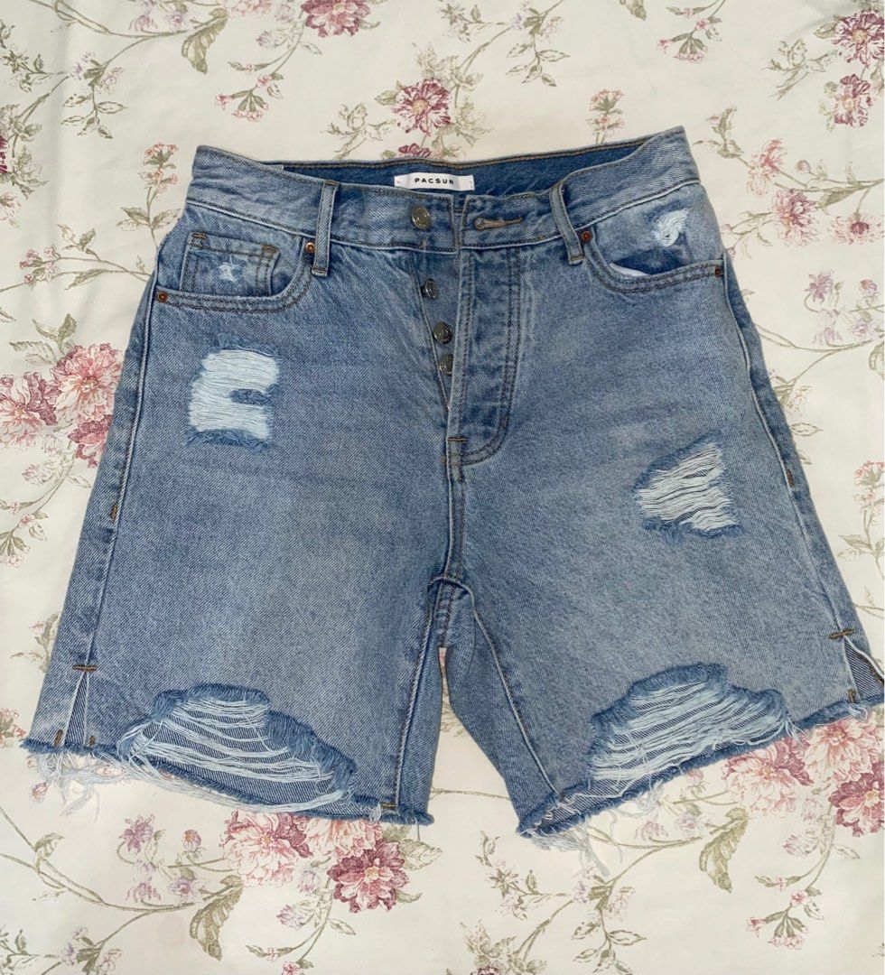 Pacsun Shorts (jorts vibes) (Category: Shorts) located in Manila. Submitted by km110103 (Listing ID 1305886113, Image 1). Description: May look fitted in the picture, but it’s giving jorts when worn. More inclined to accept lower prices if multiple items are purchased..