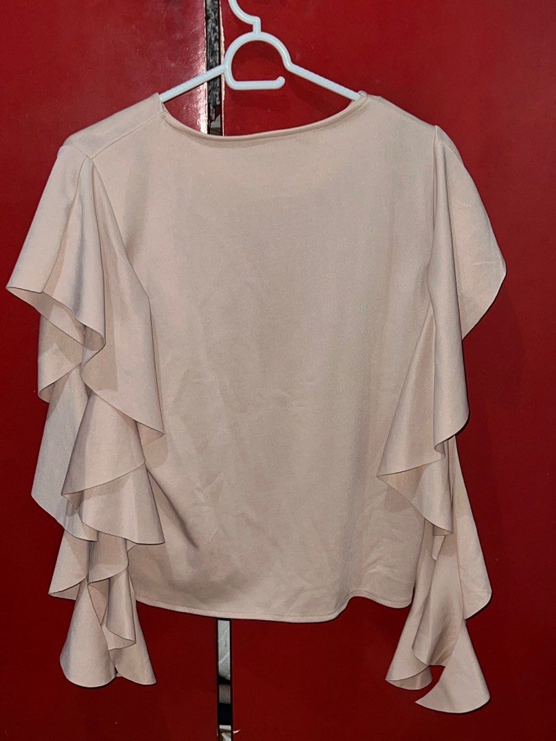 Pink and Red Top (Category: Shirts) located in Manila. Submitted by _glowkey (Listing ID 1306000086, Image 2). Description: Fits Large to XL.