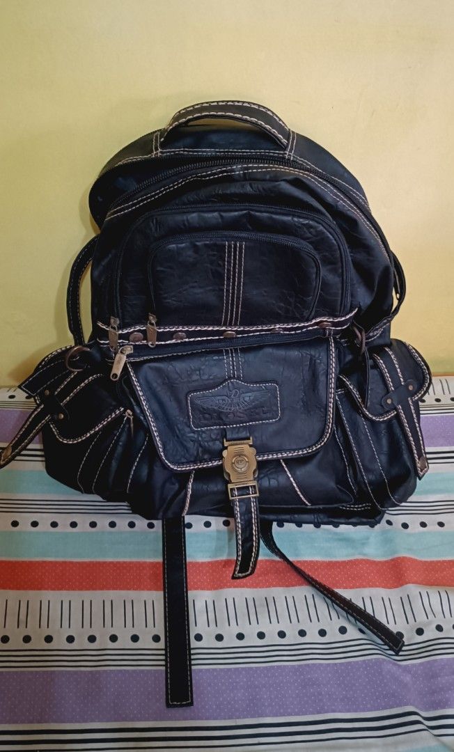 Pure Leather Backpack Bag (Category: Backpacks) located in Muntinlupa City. Submitted by k2508 (Listing ID 1306011403, Image 3). Description: Pure leather heavy duty backpack bag, black color, imported from Egypt, lots of pockets and plenty of space to accommodate your things..