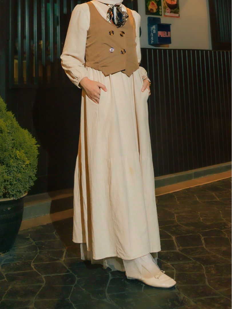 Costume English Vintage Theme Dinner Night Dress, Women's Fashion, Dresses  & Sets, Dresses on Carousell