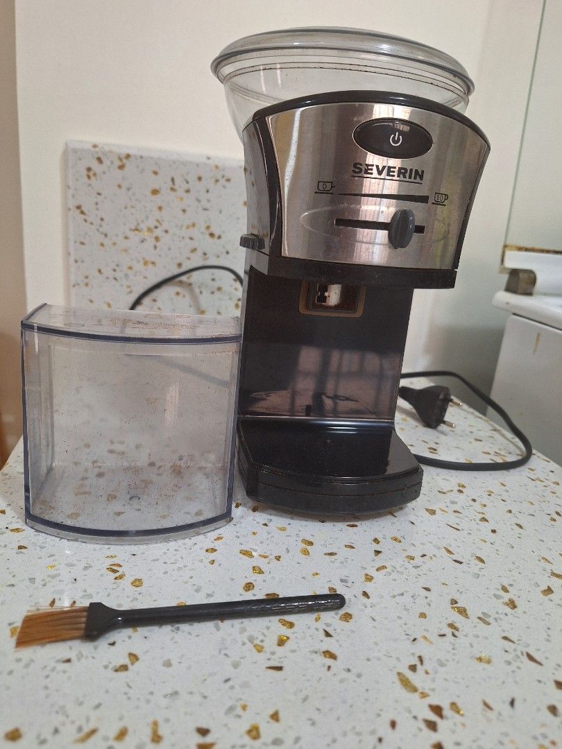 Severin KM 3874 coffee grinder (Category: Juicers, Blenders & Grinders) located in Imus. Submitted by mymy.redondo (Listing ID 1305918237, Image 2). Description: Used but well loved Severin KM 3874. Needs cleaning. I've only used this to grind for french press and pour over. Not sure how well it works for finer grinds. It's a decent entry level grinder in my opinion. Good also if you need to grind a lot of beans at one time. RFS: will use a manua