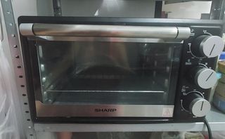 Sharp electric oven with rotisserie. We'll loved. No issue. Seldom use for baking cakes back up.