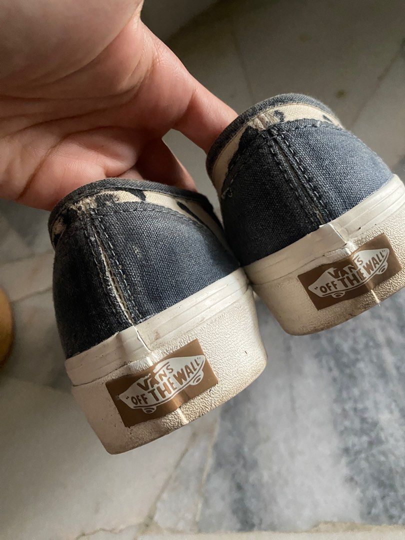 Snickers (Category: Sneakers) located in Johor Bahru. Submitted by aframaila89 (Listing ID 1305863570, Image 3). Description: size 4.5uk/23cm/7us.