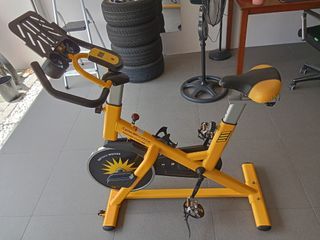 STATIONARY INDOOR CYCLING BIKE