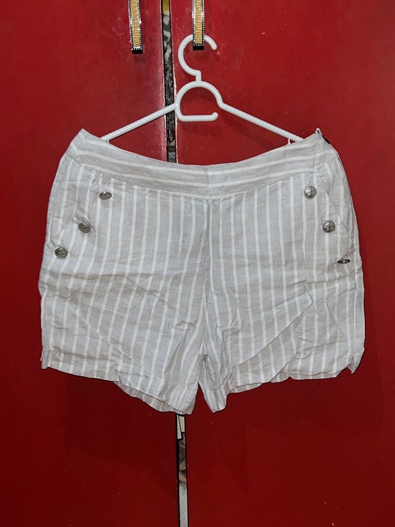 Stripes Shorts (Category: Shorts) located in Manila. Submitted by _glowkey (Listing ID 1305997998, Image 1). Description: fits medium-large.