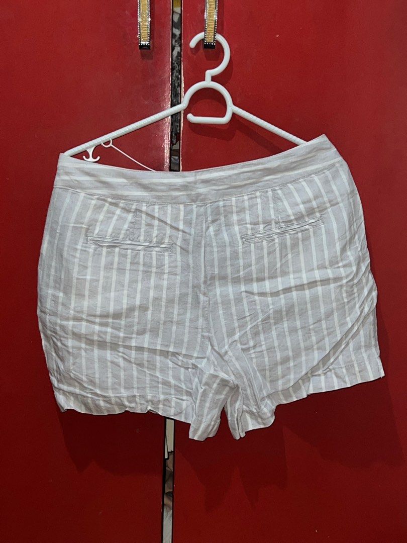 Stripes Shorts (Category: Shorts) located in Manila. Submitted by _glowkey (Listing ID 1305997998, Image 2). Description: fits medium-large.