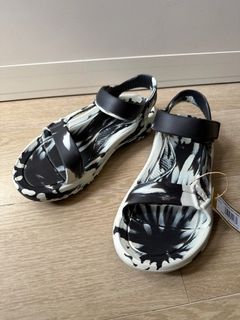 （分類：）位於 。 由 ngclarie 提交（商品編號 1305907570，圖片 1）。簡介： 。