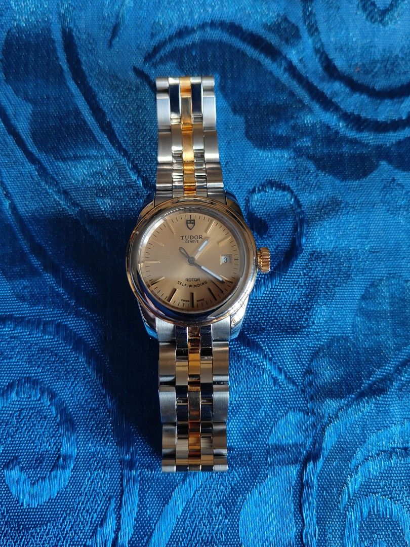 Tudor Glamour Date | 26 mm (Category: Women's Watches) located in Quezon City. Submitted by ortizgeoffrey26 (Listing ID 1305901298, Image 3). Description: Band Material: Stainless Steel With Original Box/Packaging: Yes Brand: TUDOR With Papers: Yes DOP: 01.01.2022 Case Material: Stainless Steel Features: Date Indicator Model: Tudor Glamour Date Type: Wristwatch Movement: Mechanical.