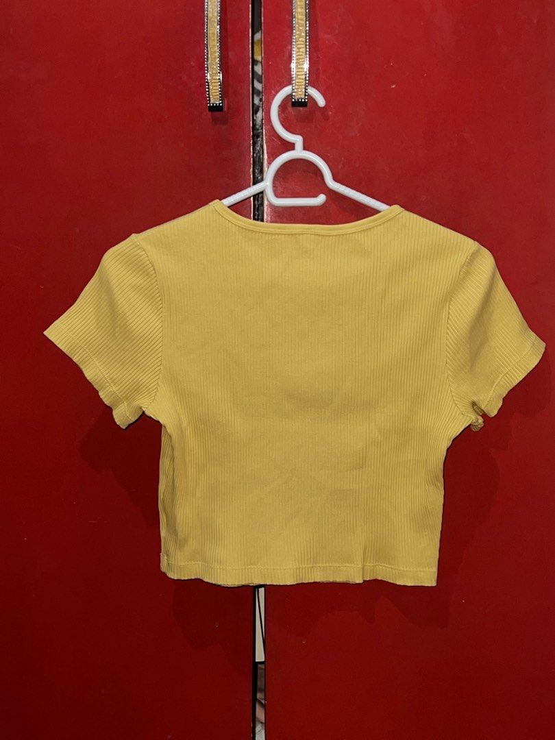 Uniqlo Yellow Top (Category: Shirts) located in Manila. Submitted by _glowkey (Listing ID 1305997332, Image 2). Description: .