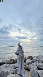 (Category: ) located in . Submitted by aa_wardrobe (Listing ID 1305997025, Image 1). Description: .