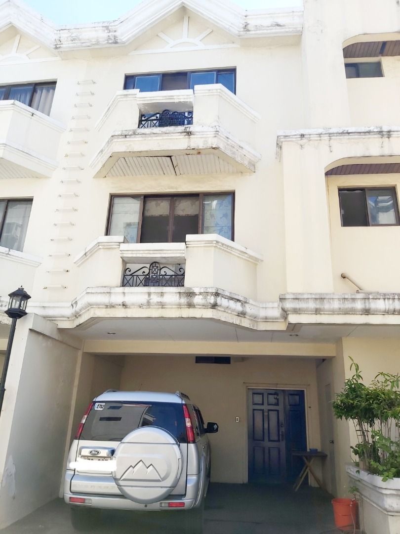 3 BR Townhouse For Sale Goldlane Townhouse at San Juan near Ayala