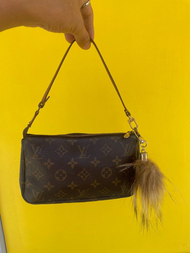 Authentic Lv (Category: Luxury Bags & Wallets) located in Mambajao. Submitted by ckali (Listing ID 1301342823, Image 3). Description: Authent lv pochette japan source money back 100%.