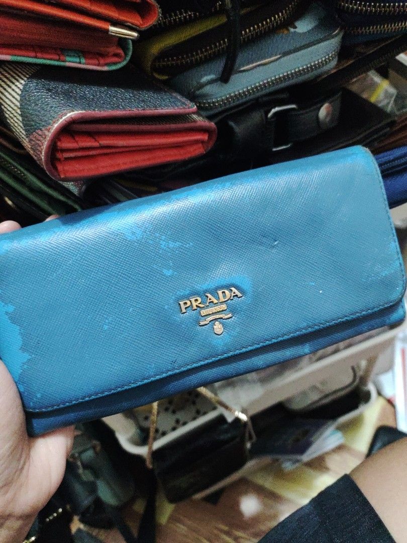 Authentic Prada (Category: Luxury Bags & Wallets) located in Zamboanga. Submitted by Clairey03 (Listing ID 1301459742, Image 1). Description: authentic overused or project lampo zip . mahirap picturan.