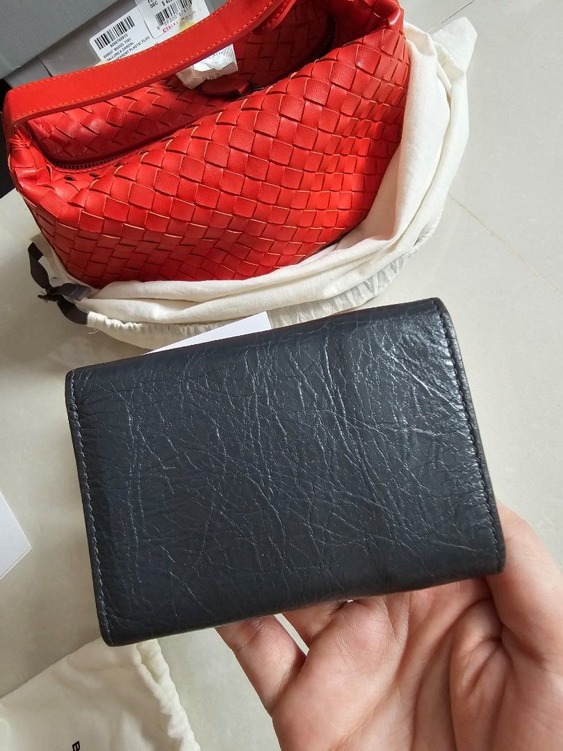 Balenciaga Small Wallet (Category: Luxury Bags & Wallets) located in Davao. Submitted by declutter14 (Listing ID 1301426617, Image 3). Description: Preloved Authentic Balenciaga Grey Compact Fold Wallet with coin slot BAWAL SA BARAT, NOT UKAY² ! PAYMENT: PALAWAN, ML SG BASED SG TO PH ANG SHIPPING.