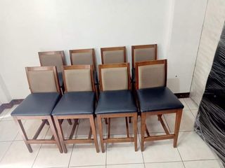 BAR CHAIRS🇯🇵

2 pcs for 3,500 pesos🙂
4 pcs for 6,500 pesos🙂
Take all, 8 pcs for 12,500 pesos🙂

L 17" w 18" seat h 24" 
Backrest height  13"
OLIVER brand
solidwood
Leather seat
In good condition