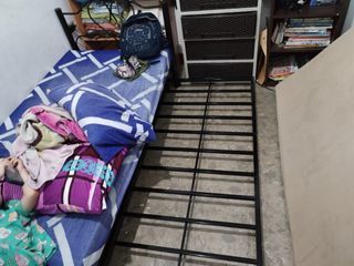 Bedframe wjth pull out