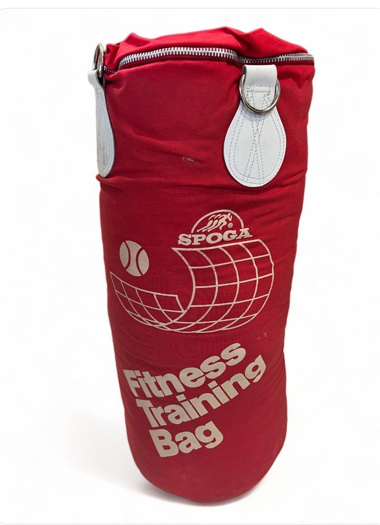 Boxing Sandbag (Category: Other Sports Equipment and Supplies) located in Singapore. Submitted by arianna007 (Listing ID 1301341663, Image 1). Description: Aerial Sandbag for Boxing or MMA training, for hanging on the ceiling.