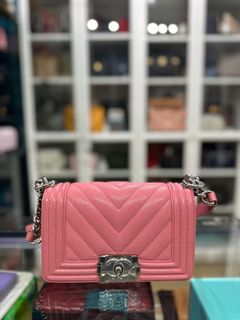 (Category: ) located in . Submitted by closetcompany (Listing ID 1301350494, Image 1). Description: .