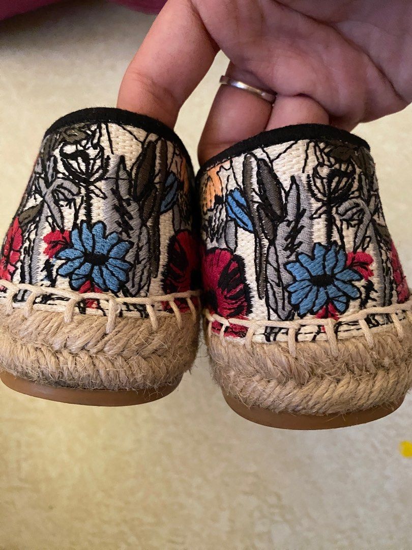 Christian Dior Espadrille (Category: Loafers) located in Cagayan de Oro. Submitted by tinkerdaliah (Listing ID 1301328334, Image 3). Description: 🌼Christian Dior Espadrille 🌼Good as new; used 3 times only 🌼 Size: Eu 37 🌼 so pretty in actual 🌼RFS: decluttering🙈.