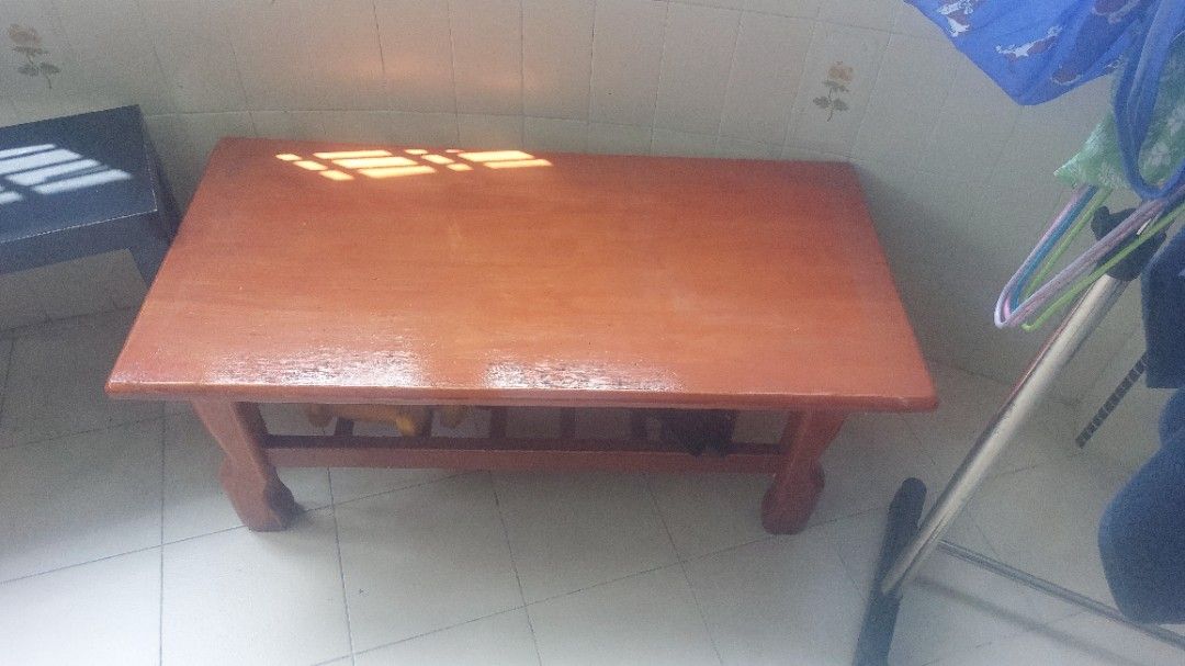 Coffee Table (Category: Tables & Sets) located in Singapore. Submitted by allen189 (Listing ID 1301359727, Image 1). Description: selling my coffee table measurement as below: lenght 100 cm height40cm widht 50cm.