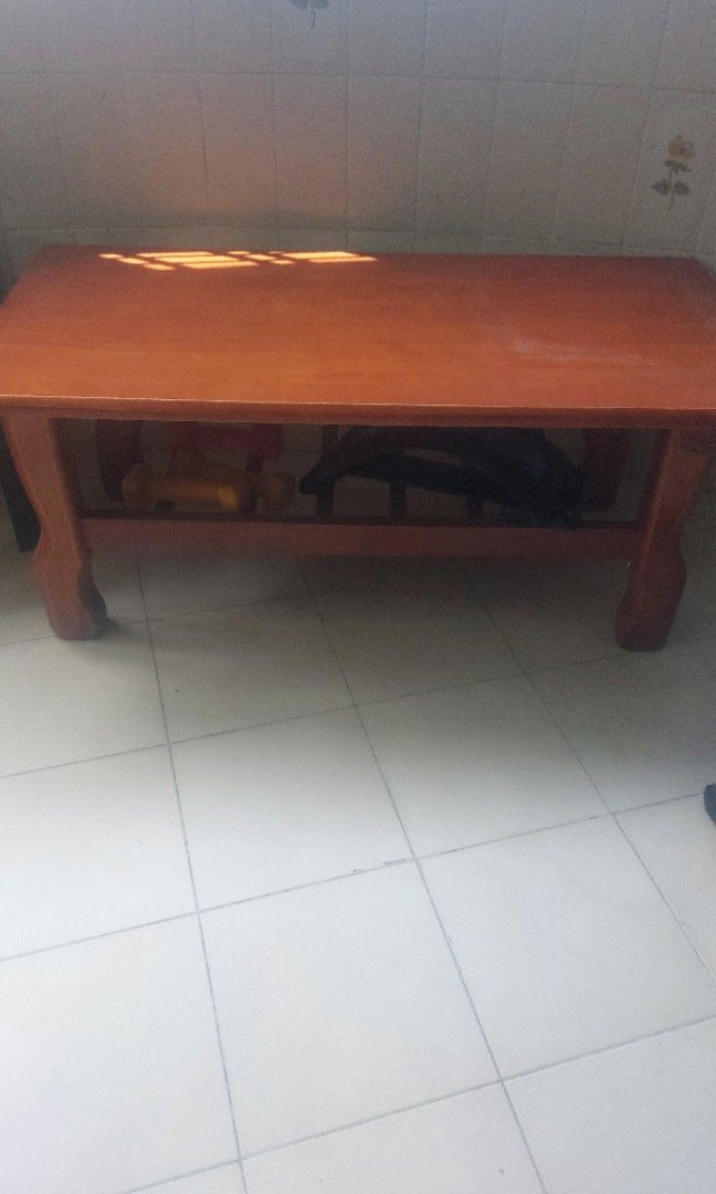 Coffee Table (Category: Tables & Sets) located in Singapore. Submitted by allen189 (Listing ID 1301359727, Image 2). Description: selling my coffee table measurement as below: lenght 100 cm height40cm widht 50cm.