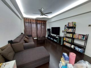 (Category: ) located in . Submitted by banwee (Listing ID 1301451141, Image 1). Description: .