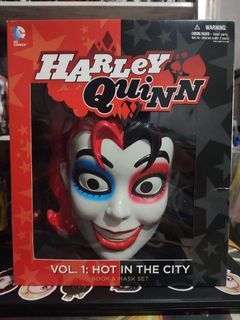 Harley Quinn Hot in the City Comic and Mask Set