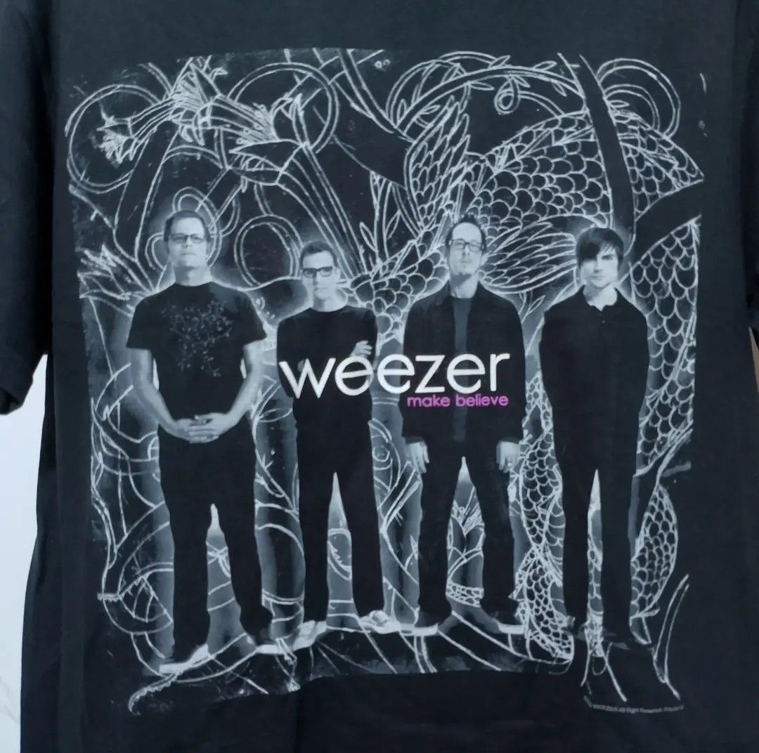 Kaos Weezer - Make Believe, Fesyen Pria, Pakaian , Atasan di Carousell
