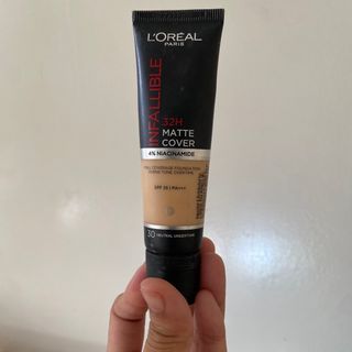 Loreal infallible matte cover foundation in shade 30 neutral undertone