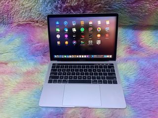 MacBook Pro 2019 13-inches Core i7 16gb Ram 512gb Storage