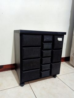 MINI CABINET / ORGANIZER 🇯🇵

700 pesos🙂

13 pull put drawers 
With wheels
In good condition