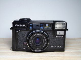 Minolta Hi-matic AF2 motirize date 35mm film camera
