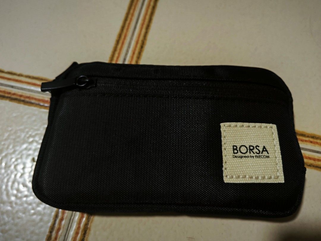 Multi purpose pouch (Category: Purses & Pouches) located in Singapore. Submitted by rollinyl (Listing ID 1301436711, Image 1). Description: brand new can store phone. power bank self collect 390042.