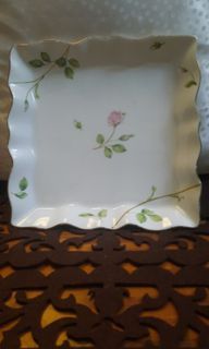 Narumi square plate 9" rose/leaves ceramic Made in Japan