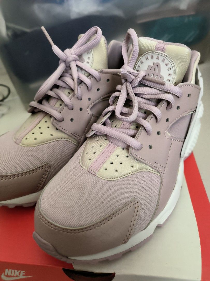 Nike Air Huarache Womens US7.5