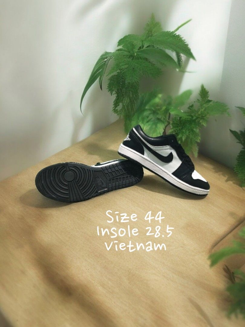 Sepatu Low Top Jordans Black And White Nike GS Air Jordan Low