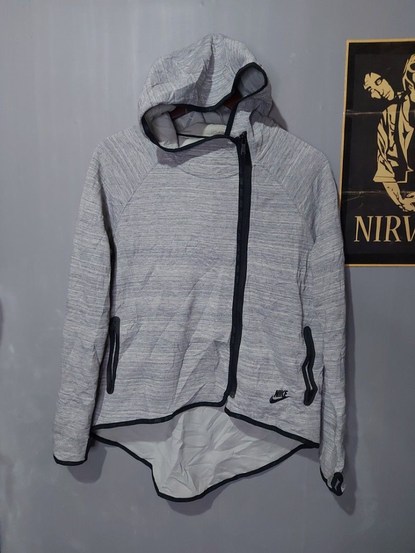Nike Tech Fleece (Category: Coats, Jackets and Outerwear) located in Santo Tomas. Submitted by janbars (Listing ID 1301317973, Image 3). Description: Nike Tech Fleece women's Size L Dimes W21/L29 Color rate 9.8/10 Excellent condition No issue 499 + sf.