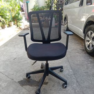 office chair  hevy duty secodhnad mesh no isue