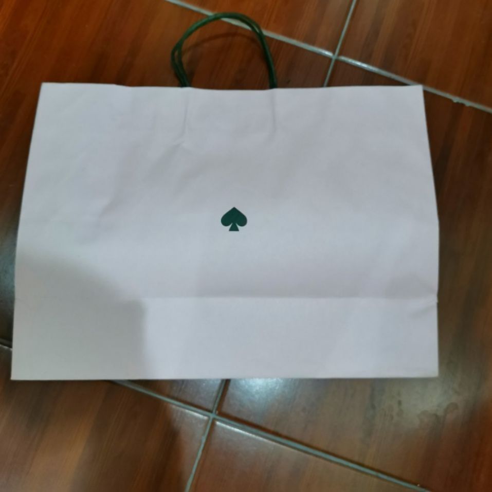 Original Kate Spade medium size paperbag bag (Category: Luxury Bags & Wallets) located in Manila. Submitted by shopthelatesttrends (Listing ID 1301405703, Image 2). Description: Original Kate Spade medium size paperbag bag *Perfect for bags and clothes Mode of payment: Deposit only to Gcash or Chinabank Shipping fee will be shouldered by the buyer. We use grab, lalamove, and lbc. *NO BOGUS BUYERS PLEASE ***Any use of the manufacturers word or sym