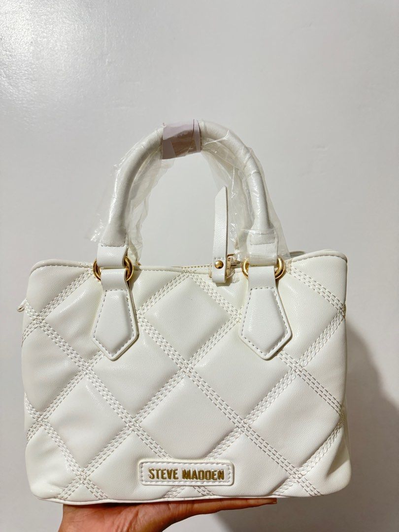 Original Steve Madden White Quilted (Category: Luxury Bags & Wallets) located in Manila. Submitted by wellnessessentials (Listing ID 1301455326, Image 3). Description: AUTHENTIC Bag from USA 🇺🇸 Brandnew Medium size with sling Cross body bag & Hand bag Lowest price guaranteed .